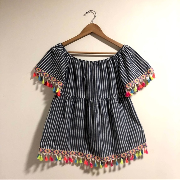 Entro Off the Shoulder Tassel Top - Picture 5 of 7